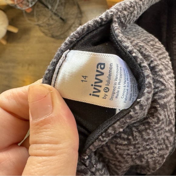 Ivivva by Lululemon Grey Herringbone Full Length Leggings - Picture 2 of 3